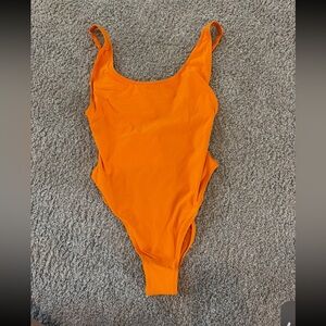 COPY - SKIMS signature swim square neck scoop one piece. Size: Medium. Color: t…